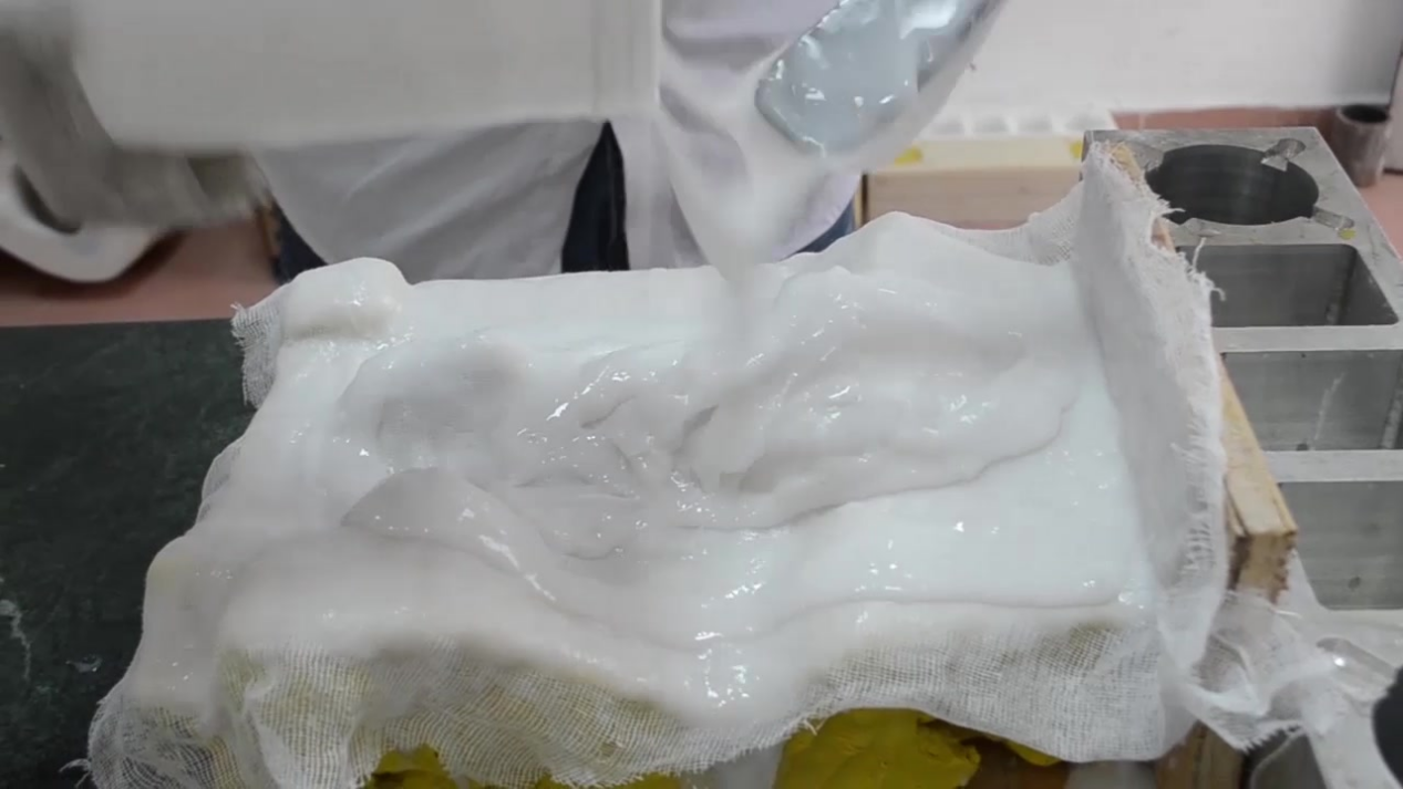 縮合型模具硅膠刷模和倒模適合用什么硬度的硅膠？